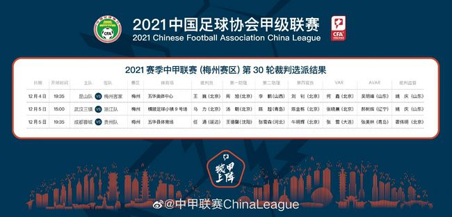 他的上有个缺口，同时有一边的脸是瘫瘓的。